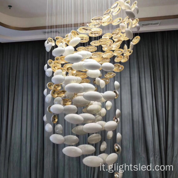 Illuminazione a sospensione a led in cristallo di lusso decorata in hotel